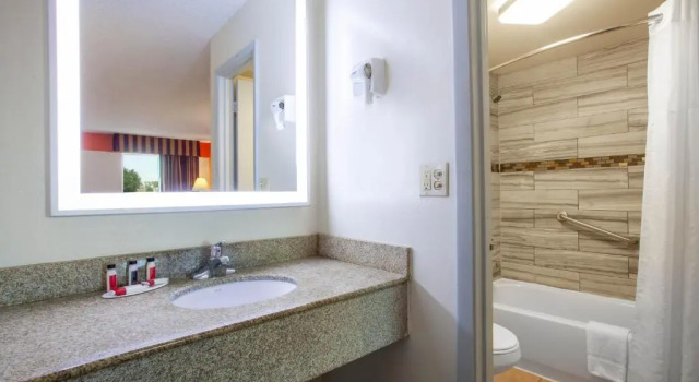 Номер Standard Howard Johnson by Wyndham Vero Beach/I-95