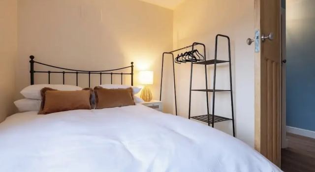 3br-garden-freeparking-neartowncentre, Boek Vakantiehuis Villa's in Merseyside, Villa