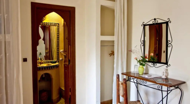 Camera Economy Riad Tidar by Phoenix