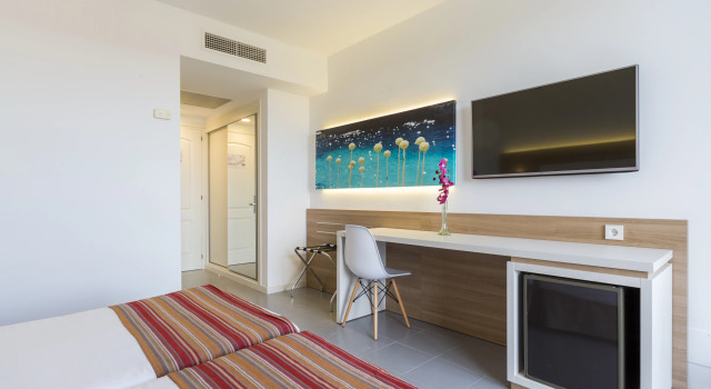 Hotel Globales Mediterrani, Varaa Hotelli Santandria Baleaarit