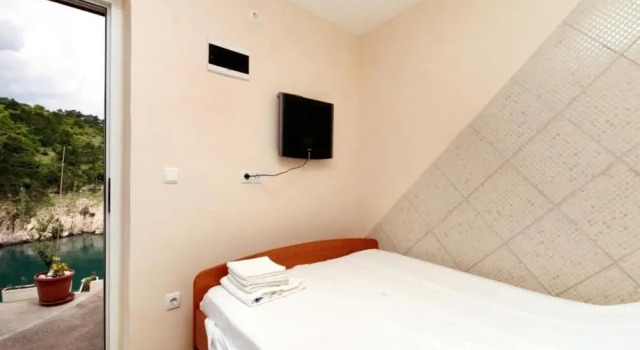 Bernardica - on Cliffs Above sea - H, Prenota Hotel Vrbnik 