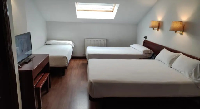 Трёхместный номер Standard Hotel Compostela Vigo