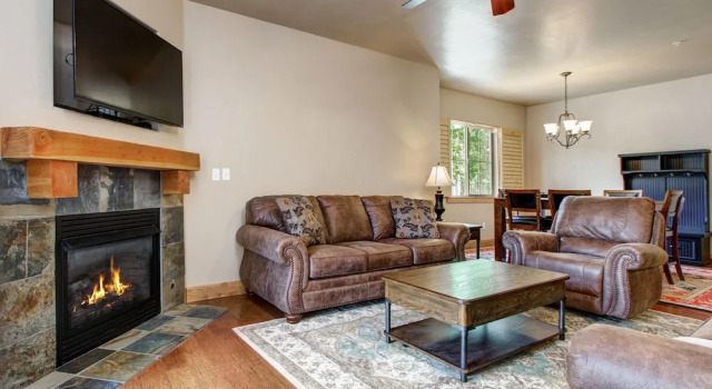 2BR 2BA Spacious Park City Townhouse by RedAwning