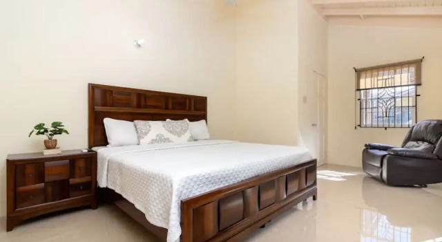 Private Pool Draxhall Gated Gym Tennis Full AC