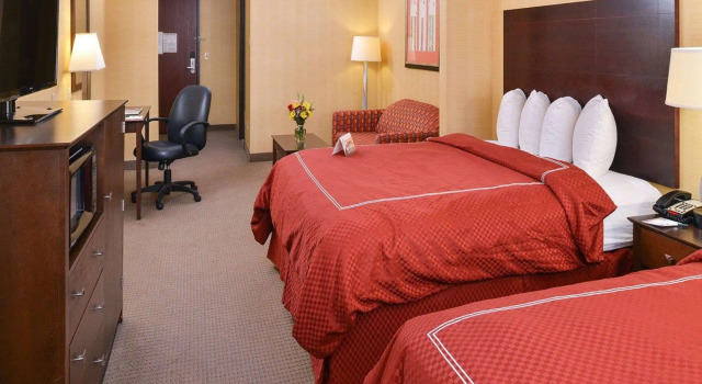 Четырёхместный люкс Quality Suites Stratford