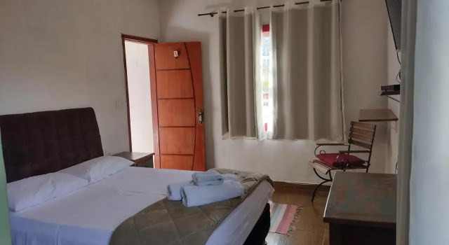 Hospedaria Estrada Real, Забронировать Отель Отели Тирадентис с парковкой, рядом с Tiradentes Serra Club, Парковка