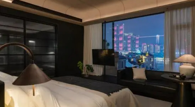 Люкс Chongqing Mist Isle Riverside Resort Hotel (Nanbin Road Changjiahui Branch)