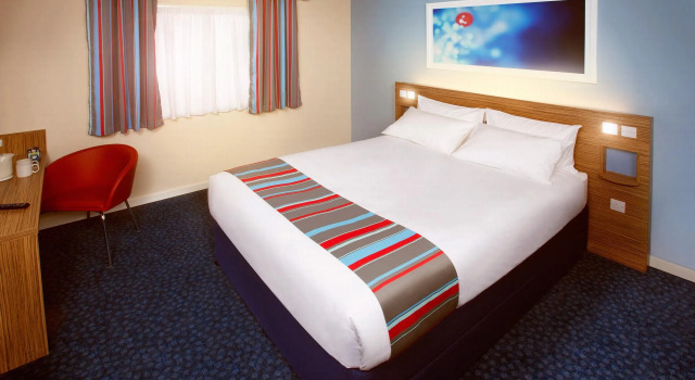 Travelodge Arundel Fontwell, Забронировать Отель Отели Исторического графства Суссекса с парковкой, Парковка