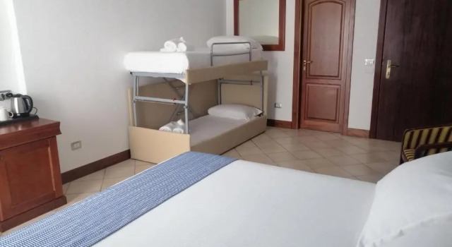 Четырёхместный номер Comfort Hotel Blumarea, BW Signature Collection