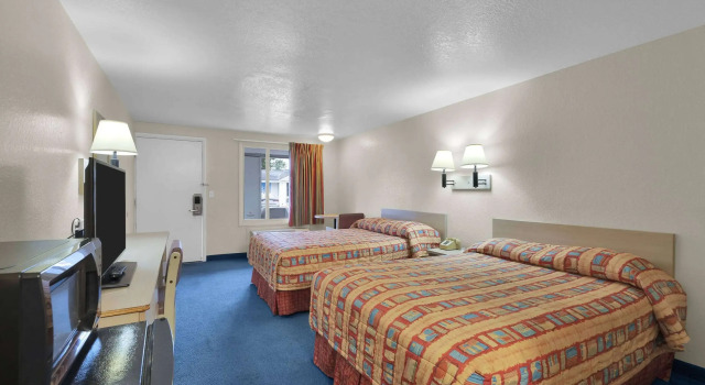 Четырёхместный номер Standard Knights Inn Jacksonville at Dix Ellis Trail