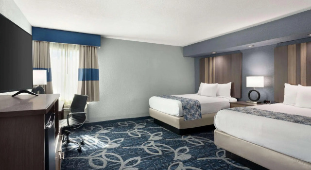 Четырёхместный номер Standard Quality Inn Shawnee North I-40