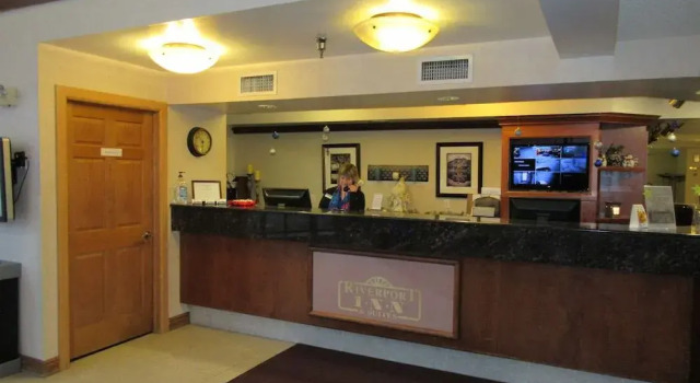 Express Suites Riverport Inn & Suites, Varaa Hotelli Hotellit Minnesota pysäköinnillä, Pysäköinti