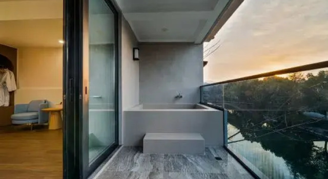Семейный люкс с балконом и с видом на реку Anji Meilin  Resort