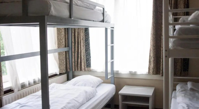 Кровать в общем номере Budget Trianon Hotel