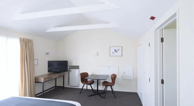 Люкс с 2 комнатами с балконом Riverlodge Motel