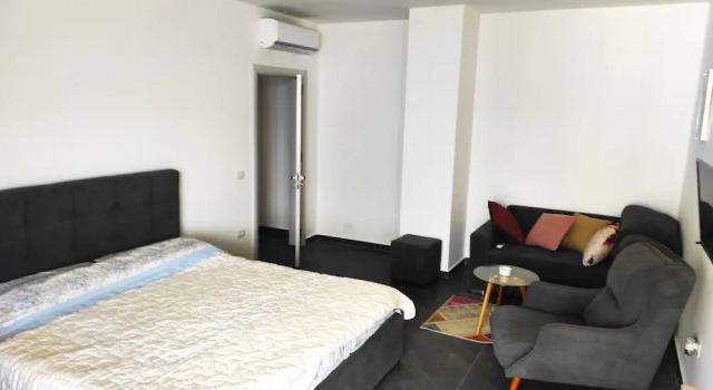 Seafront Apartment in Durres, Rezerwuj Apartament Hotele w Durres County z parkingiem, Parking