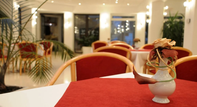 Két Korona Konferencia és Wellness Hotel, Réserver Hôtel Balatonszárszó 