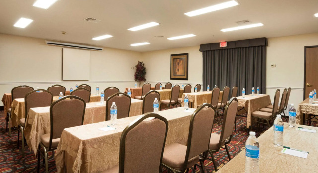 Wingate by Wyndham San Marcos, Забронировать Отель Отели Сан-Маркос с бассейном, рядом с Seton Heart Institute - WellMed San Marcos, Бассейн