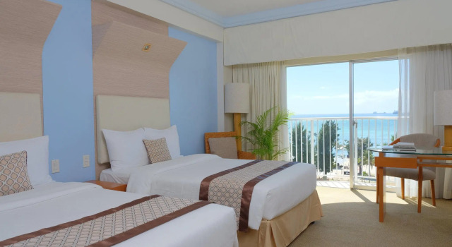 Четырёхместный номер Standard Crowne Plaza Resort Saipan