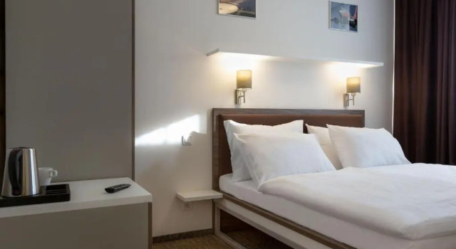 Standardowy dwuosobowy pokój z widokiem na ogród SKY Hotel Prague