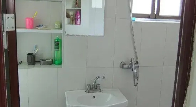 Четырёхместный номер Standard с балконом и с красивым видом из окна Wuyuan Youyicun Inn