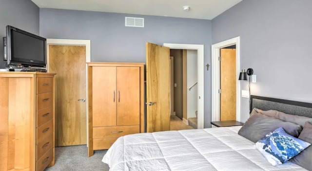 Downtown Condo w/ Rooftop Patio & City Views!, Book Hotel 4-stjernede hoteller i Nebraska, 4*