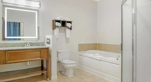 Четырёхместный номер Standard Best Western Port Huron Blue Water Bridge