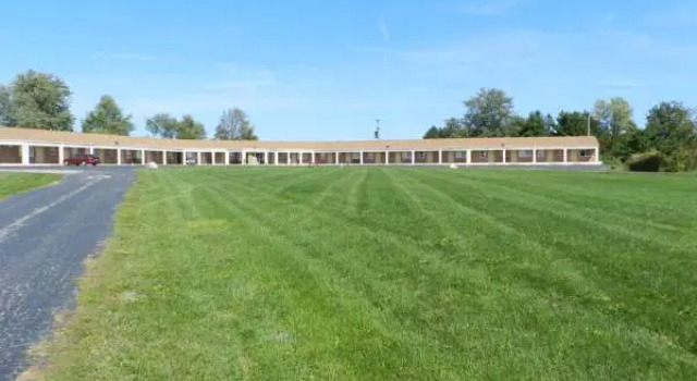 Пятиместный номер Standard Rodeway Inn Pittsfield