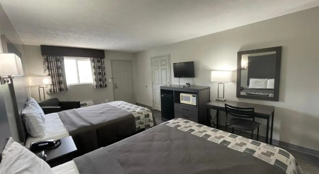 Четырёхместный номер Standard Embassy Inn - Hohenwald