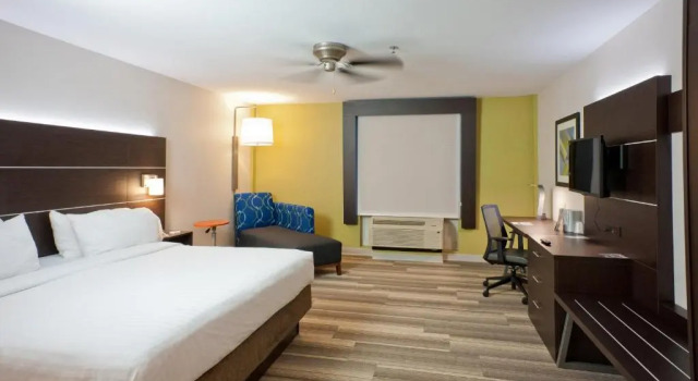 Номер Standard Holiday Inn Express Hotel & Suites Scott-Lafayette West by IHG
