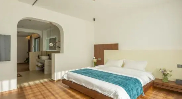 Семейный люкс с видом на горы Longhua Garden Hotel