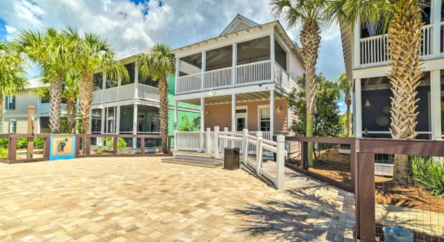 Screened Porch + Beach Access: Port St Joe Cottage