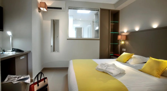 Полулюкс с видом на бассейн Seventeen Hotel