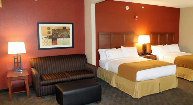 Двухместный люкс Holiday Inn Express & Suites Paducah West by IHG