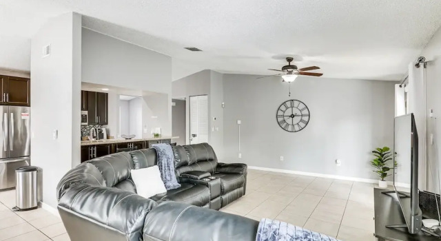 14 Mi to Dwtn Tampa Bay: Brandon Home w/ Fire Pit!, Prenota Hotel Brandon Florida