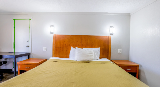 Cozy Garden Inn By OYO Hwy 40 Richmond, Varaa Hotelli Hotellit Richmond pysäköinnillä, Pysäköinti