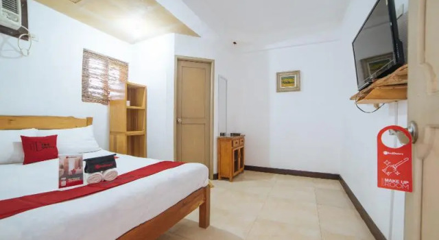 Двухместный номер Standard RedDoorz @ Sabang Beach Baler