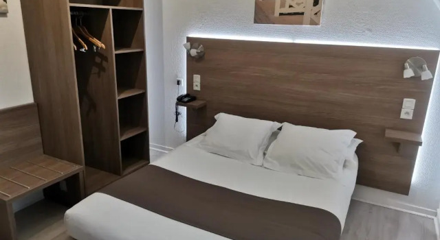 Двухместный номер Standard Logis Hotel Le Relais De La Poste Restaurant Le Fil du Temps