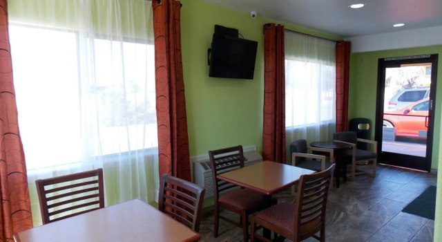 Apex Inn, Брондау Қонақ үй Модесто 