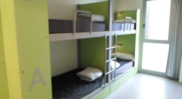 Twenty Tu Hi-tech Hostel, Забронировать Хостел Сант-Марти Барселона, рядом с Museu de Carrosses Fúnebres