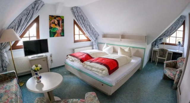 Трёхместный номер Standard Hotel Diana
