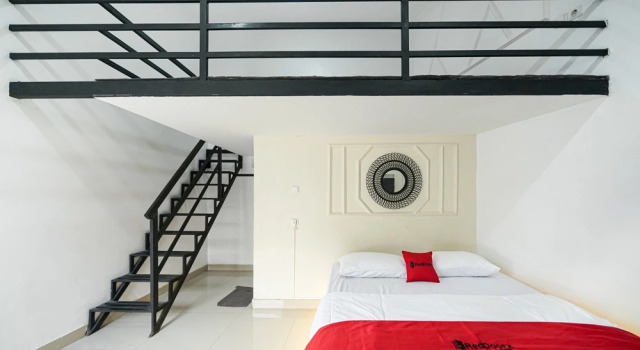 JM Guest House Lamaran RedPartner, Book Guesthouse Karawang West Java