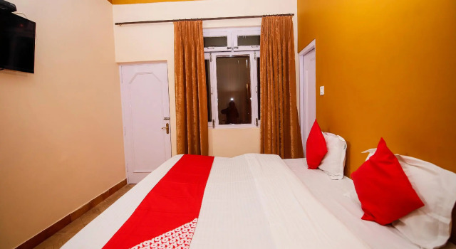 Люкс Standard OYO 26599 Hotel Balaji Inn