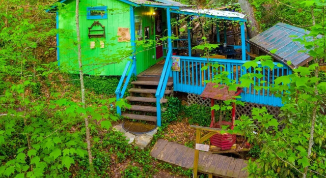 Двухместный номер Standard с видом на горы Bear Creek Lodge and Cabins in Helen Ga - Pet Friendly, River on Property, Walking Distance to downtown Helen