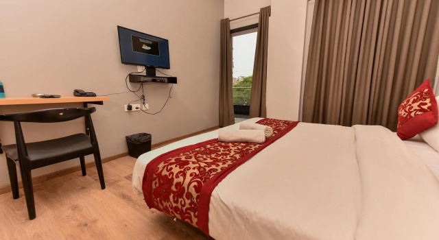 Hotel Red Saffron, Забронировать Отель Отели Нью-Дели с парковкой, Парковка