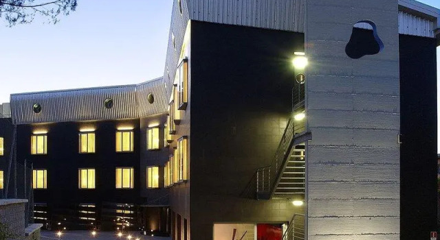 Standard- tredobbelt værelse Black Hotel