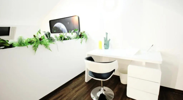 SPACE Loft near university for work and travel by SECRET HIDEAWAYS, Забронировать Отель Дуйсбург Ruhr area, рядом с Дуйсбургский зоопарк