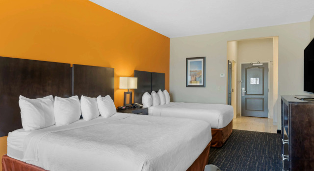 Четырёхместный номер Standard с балконом Best Western Plus North Platte Inn & Suites