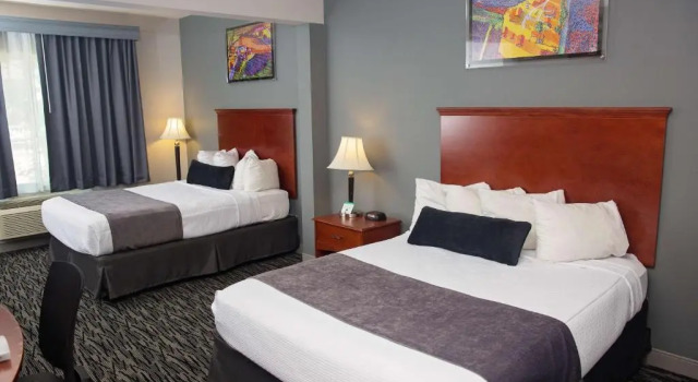 Четырёхместный номер Standard Parke Regency Hotel & Conf Ctr., BW Signature Collection
