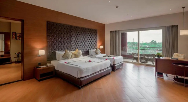 Трёхместный номер Luxury Saya Grand Resort By Treat Thane